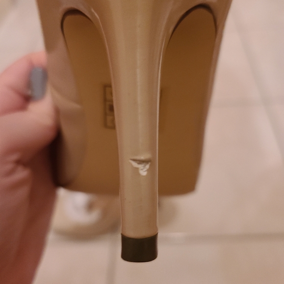 Nude Pumps / Heels - Picture 9 of 11